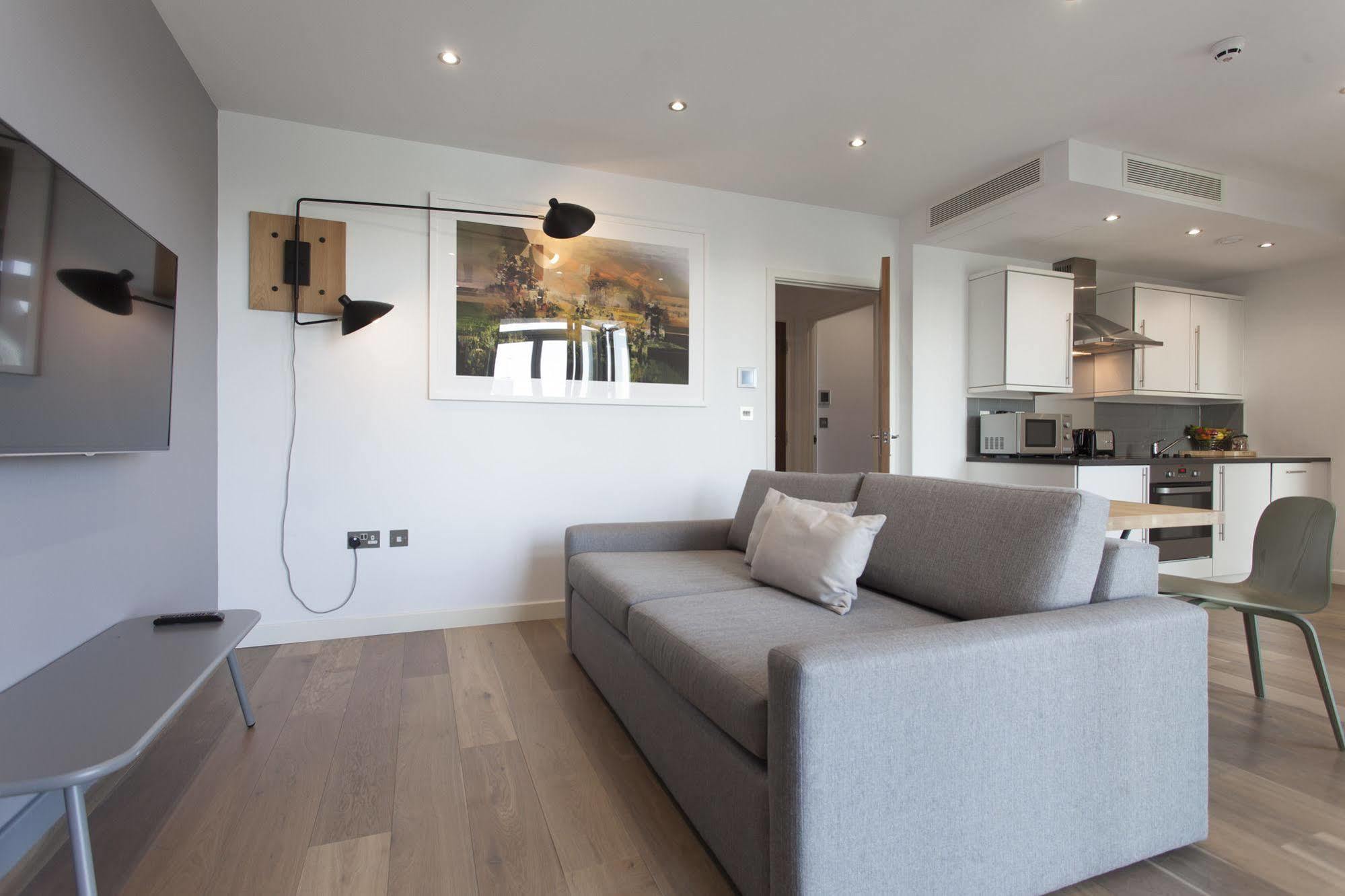 Aparthotel Adagio London Brentford Buitenkant foto