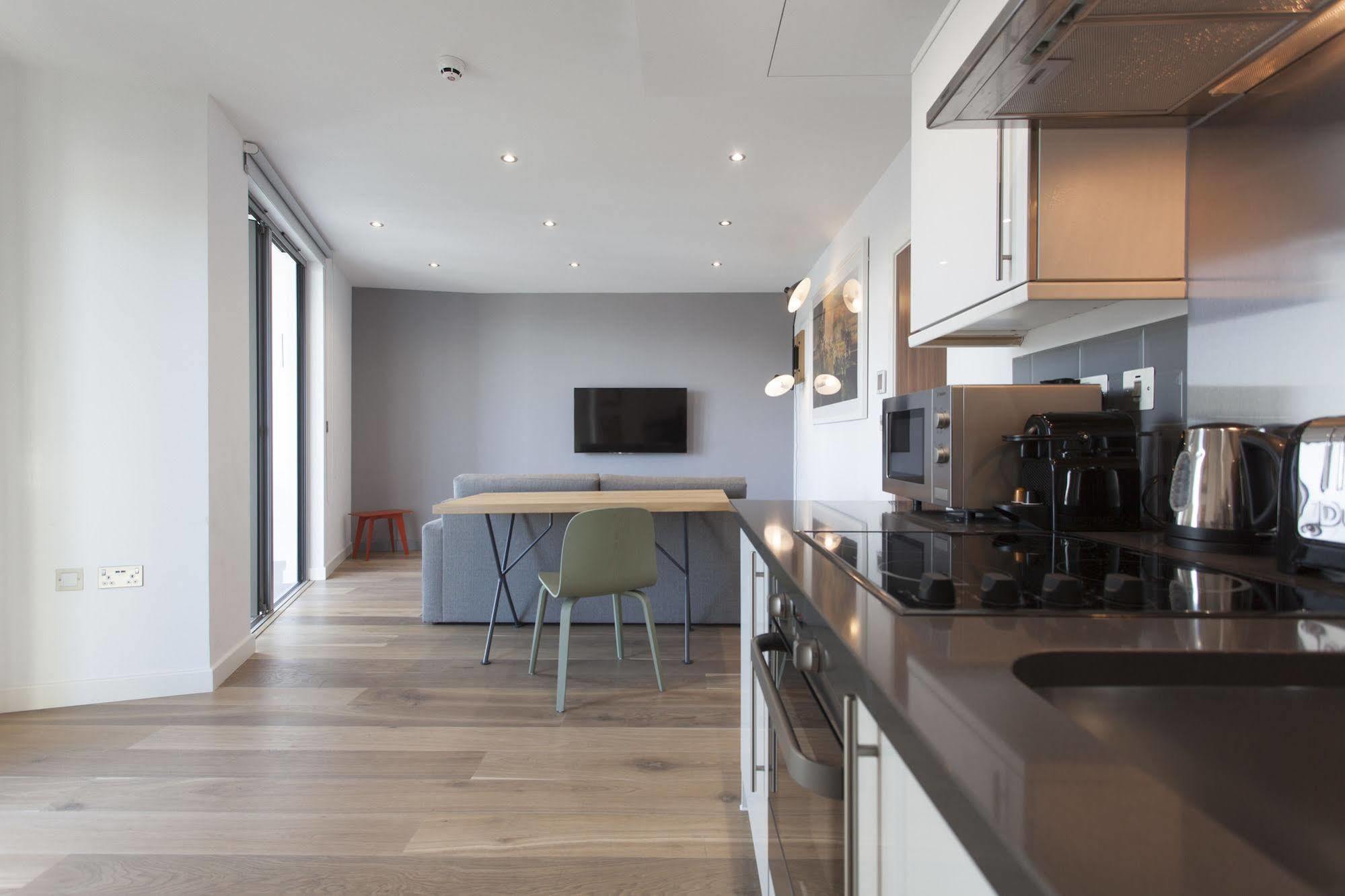 Aparthotel Adagio London Brentford Buitenkant foto
